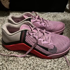 Nike Metcon size 8 women’s lavender/orange/grey